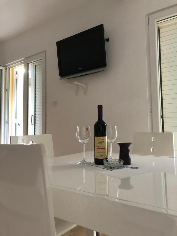 Апартаменти Apartman Iskra Бієла Екстер'єр фото