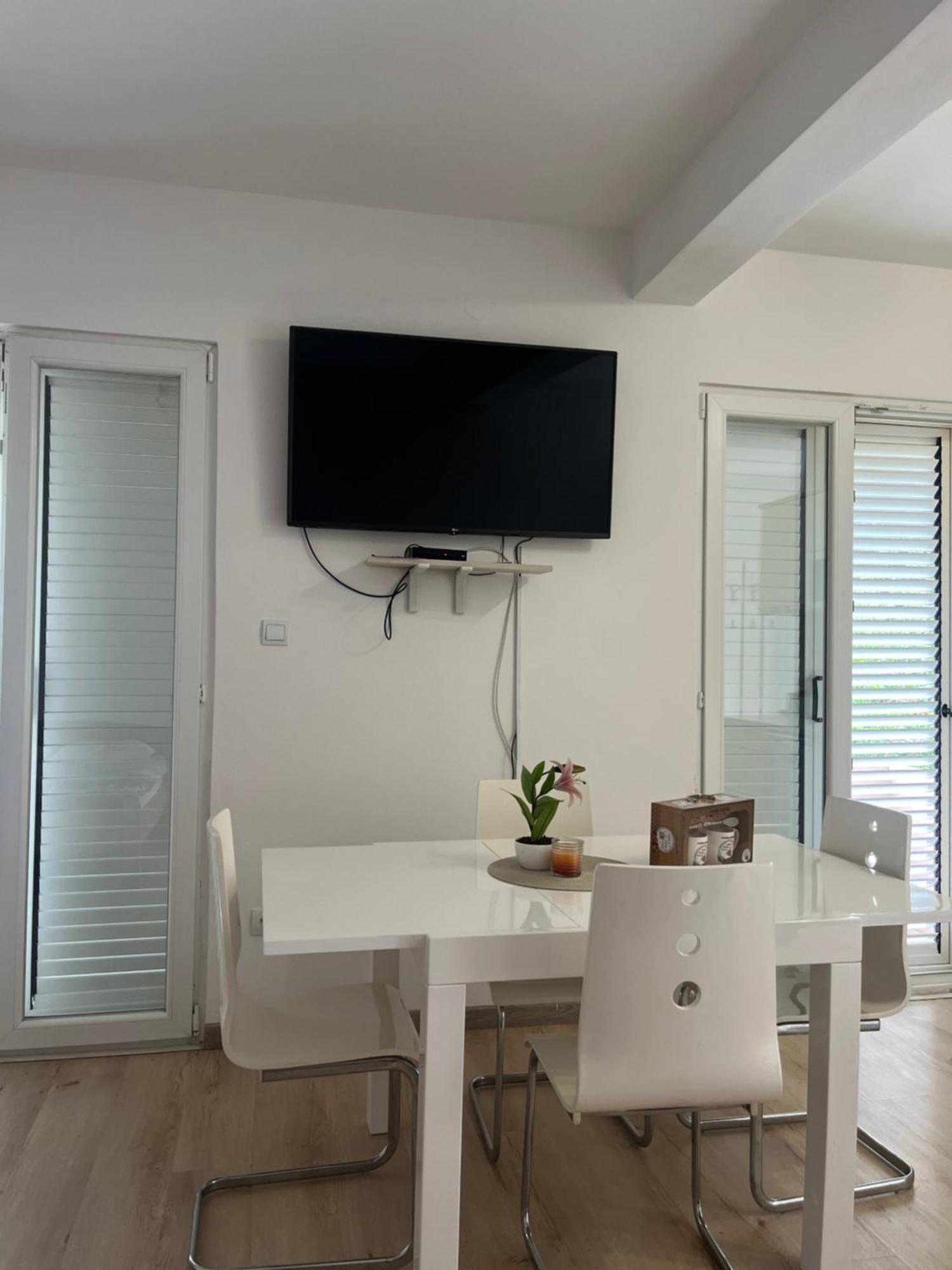 Апартаменти Apartman Iskra Бієла Екстер'єр фото